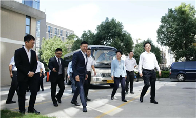 中央網(wǎng)信辦副主任楊小偉，福建省委常委宣傳部長(zhǎng)邢善萍一行調(diào)研達(dá)華